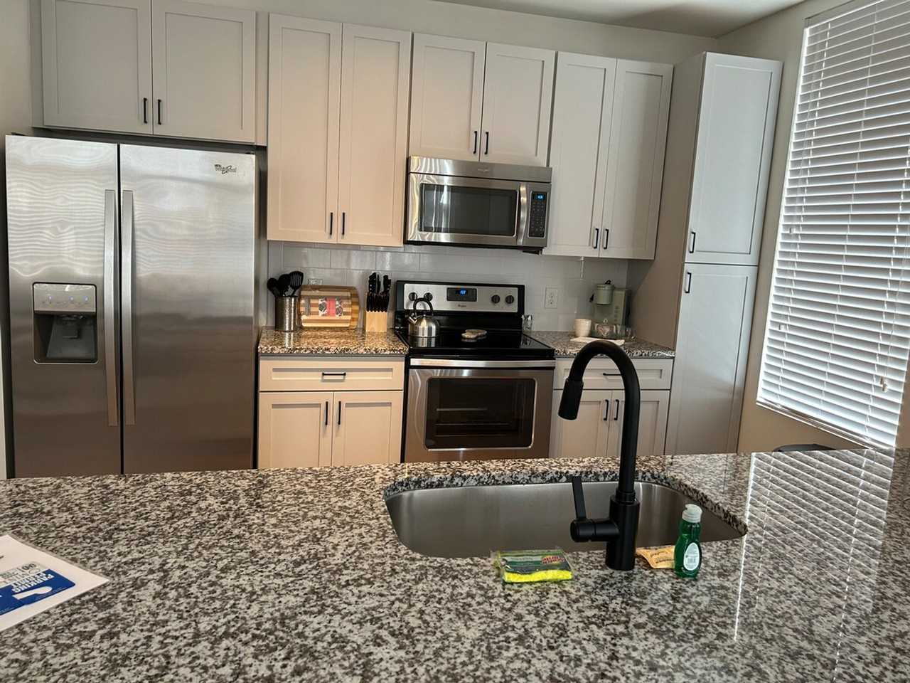 401 W Trade St #1344140P - Photo 4 of 29