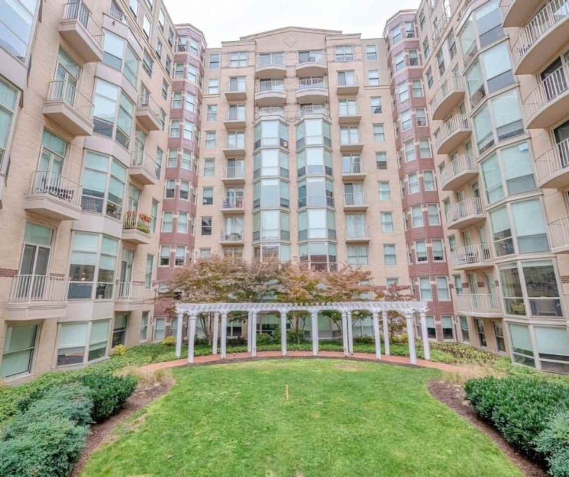 699 E St Nw #1340525P - Photo 3 of 13