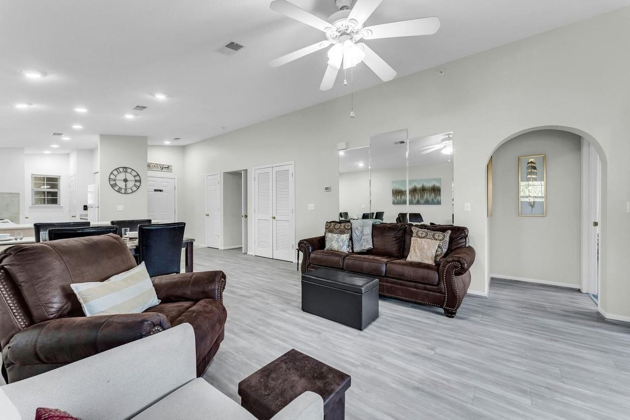 155 W Rockford Dr #1339980P - Photo 3 of 30