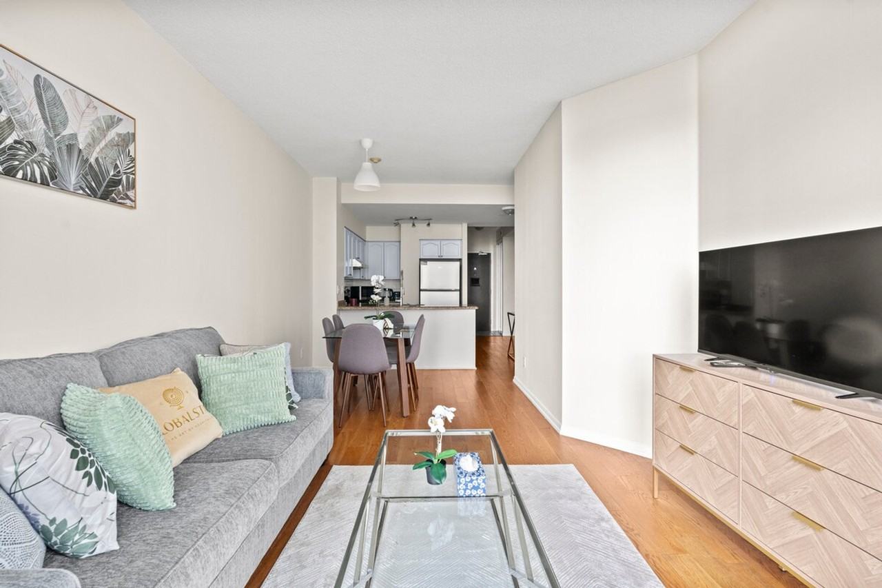 231 Fort York Blvd #1345775P - Photo 2 of 19