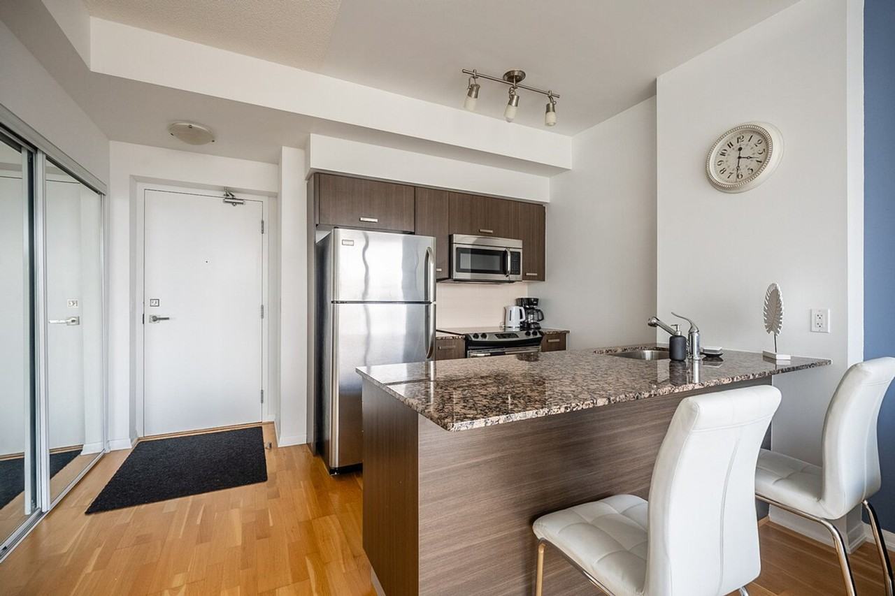 832 Bay Street - Photo 5 of 20