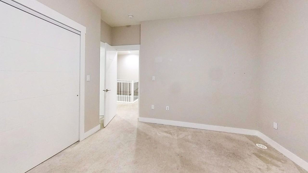 17033 Fraser Highway - Photo 4 of 24