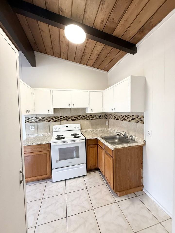 3842A Salt Lake Blvd - Photo 2 of 7