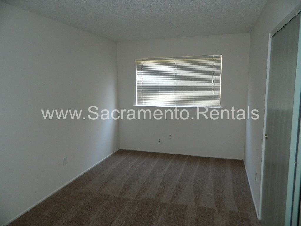 7271 Hayward Dr - Photo 6 of 14