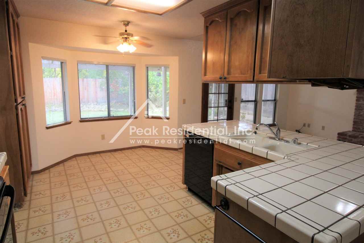 9378 Rolling Glen Ct - Photo 6 of 30