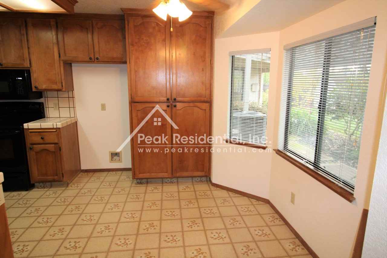 9378 Rolling Glen Ct - Photo 7 of 30