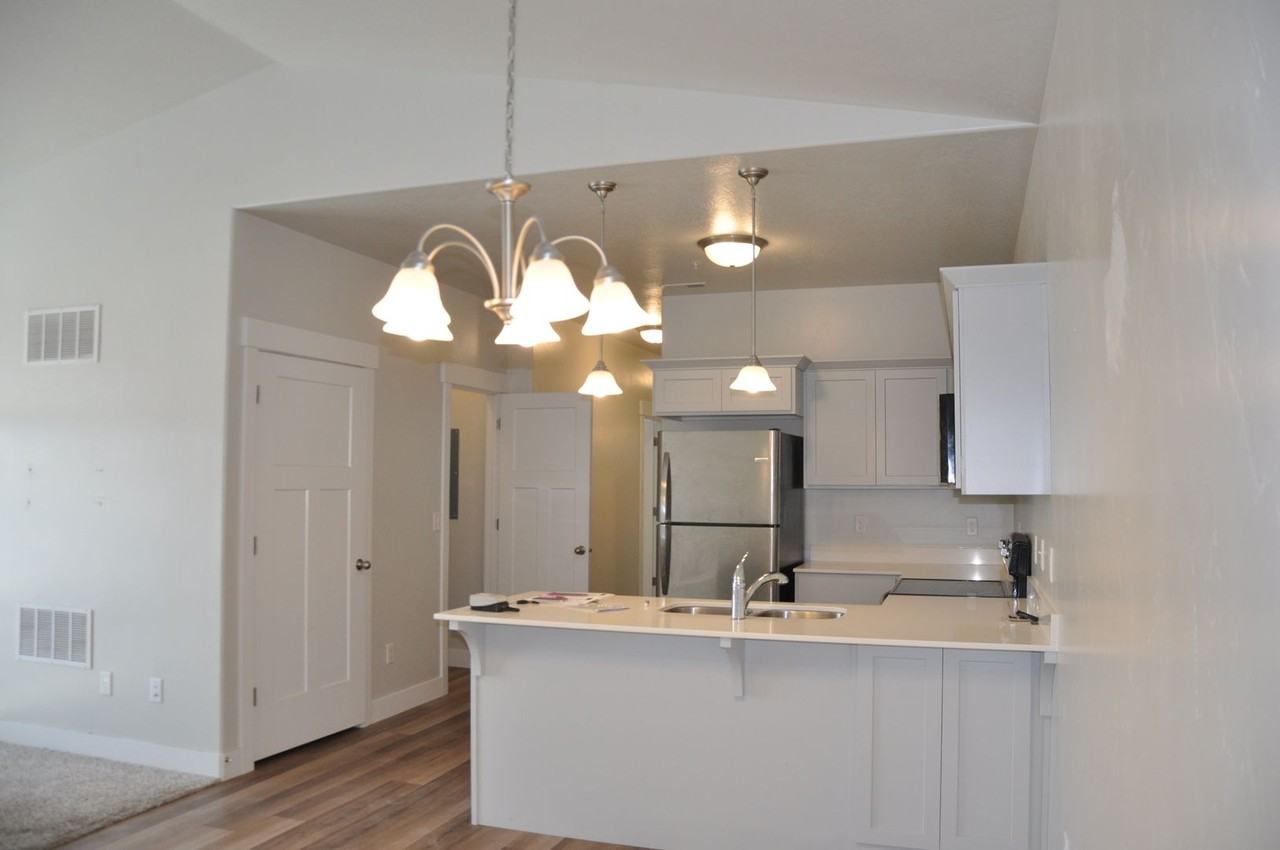 4076 W 1530 N #301 - Photo 7 of 37