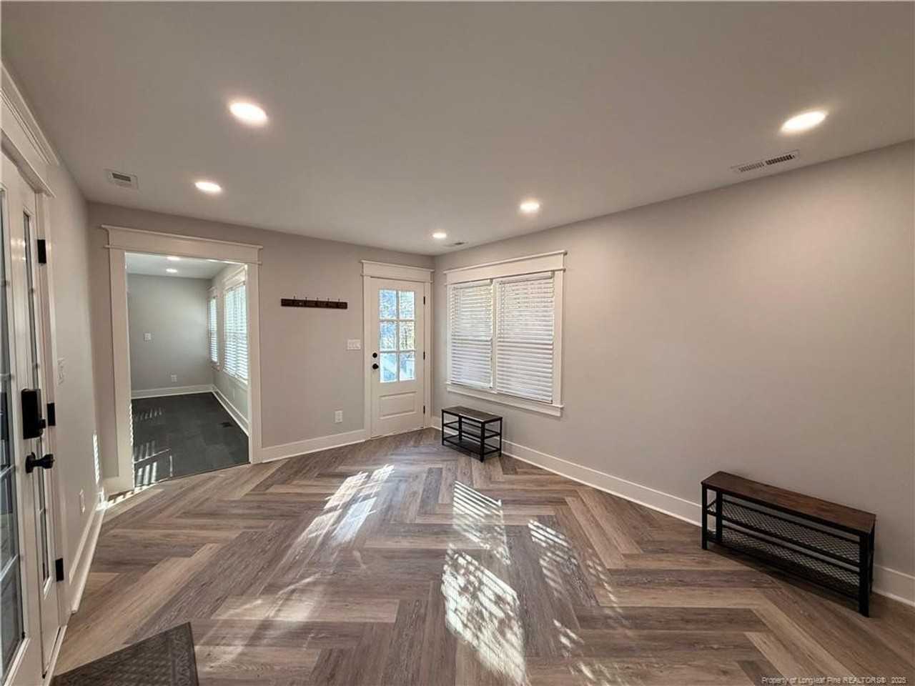 1610 Stonegate S - Photo 2 of 33