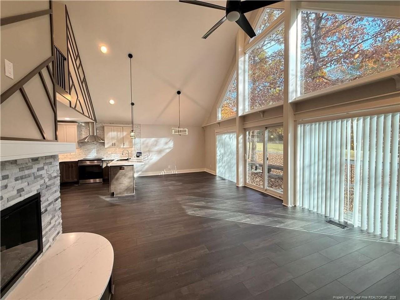 1610 Stonegate S - Photo 4 of 33