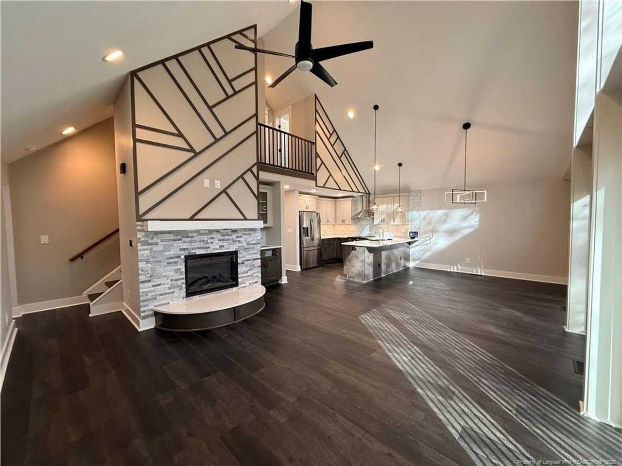 1610 Stonegate S - Photo 5 of 33