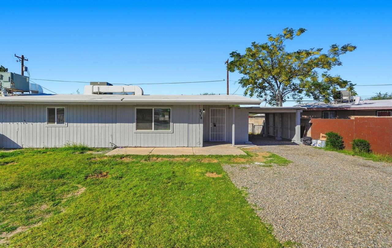 2118 S Campbell Ave - Photo 2 of 37