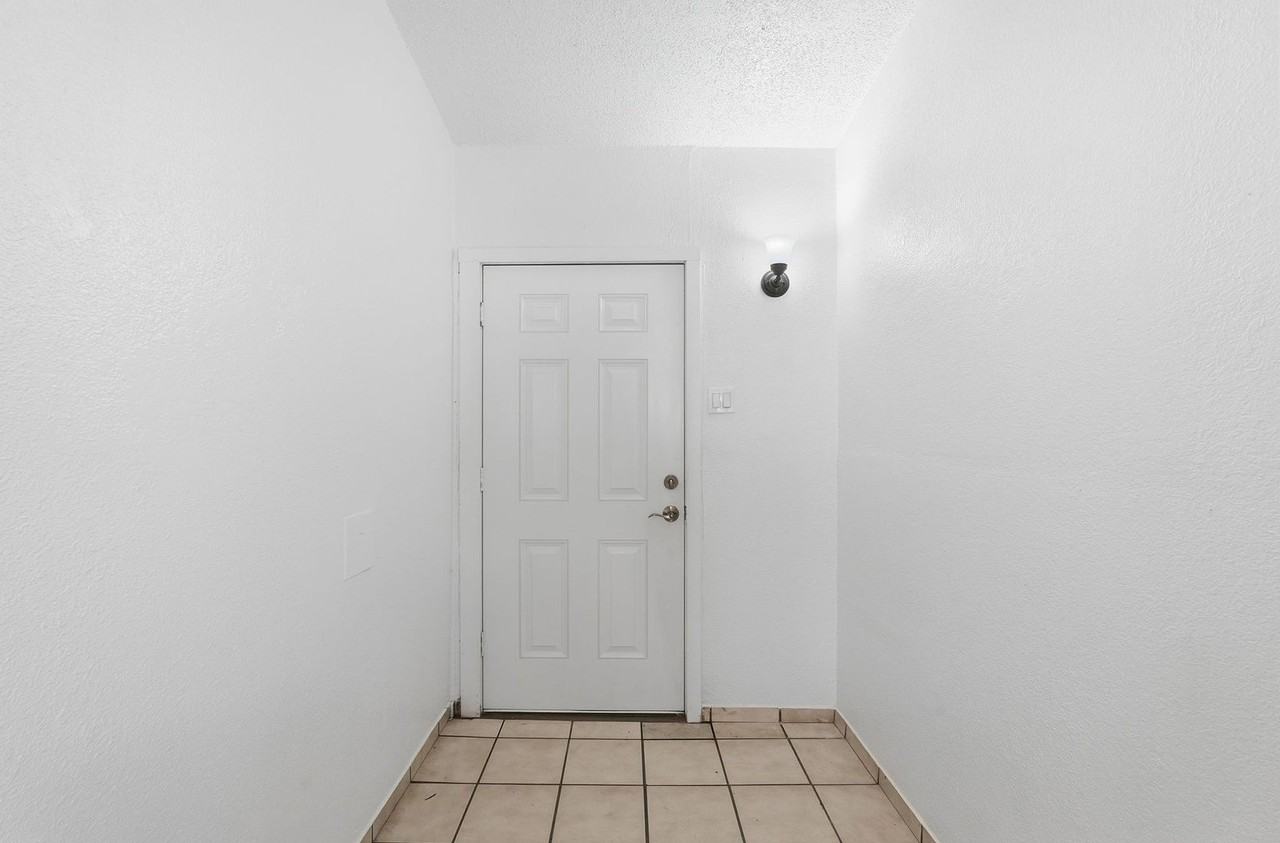 2118 S Campbell Ave - Photo 6 of 37