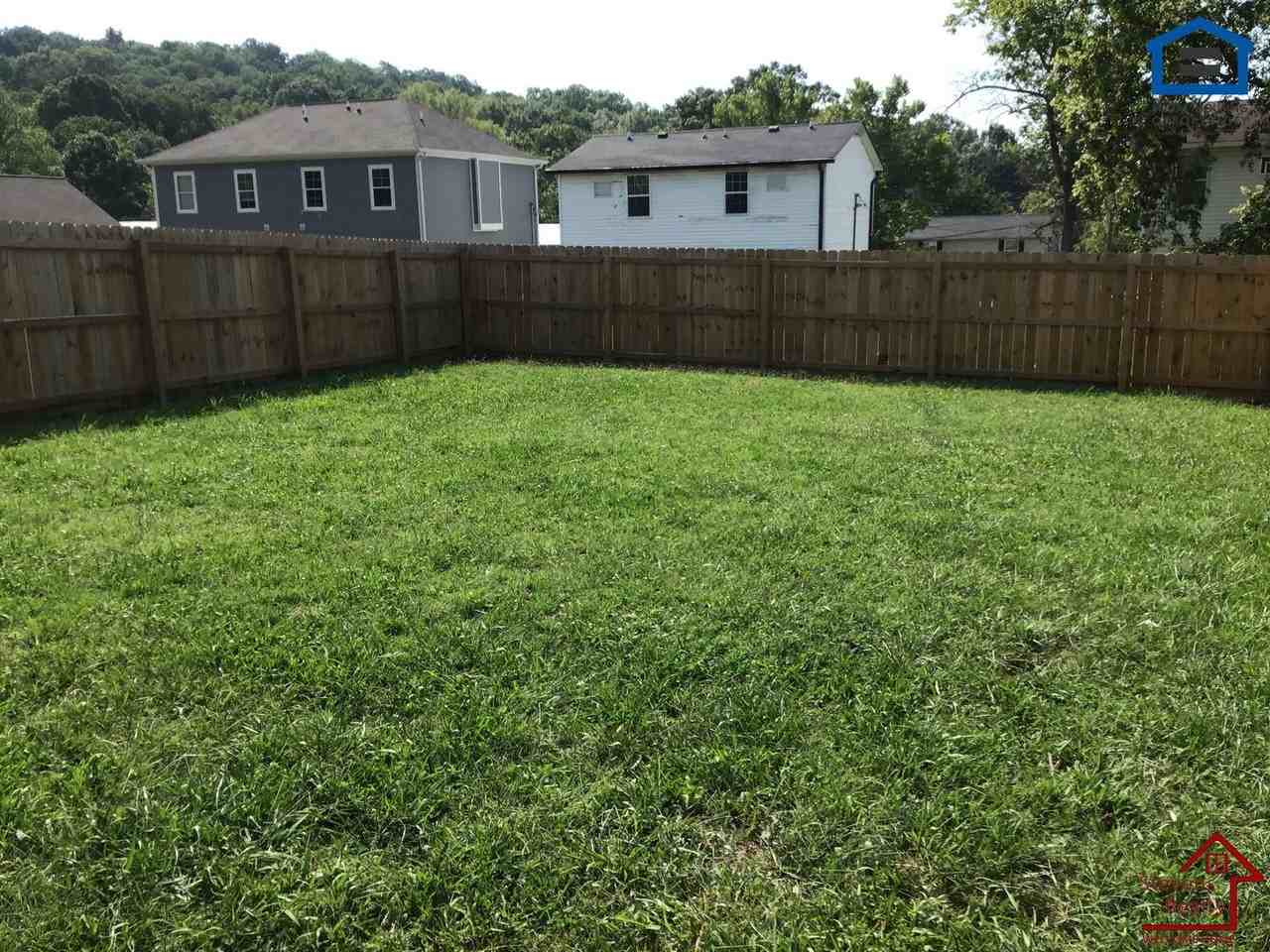 425 Revels Dr - Photo 5 of 14