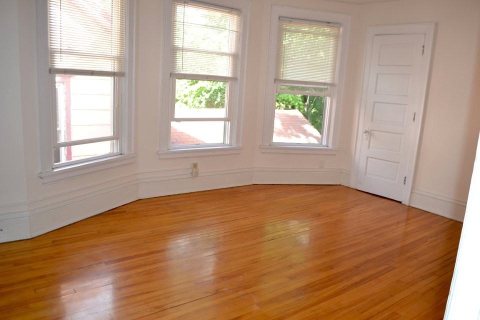 1037 Jenifer St - Photo 3 of 16