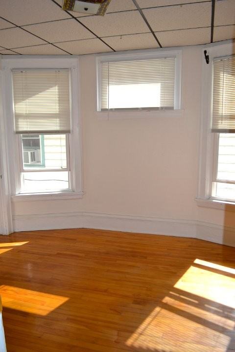 1037 Jenifer St - Photo 5 of 16