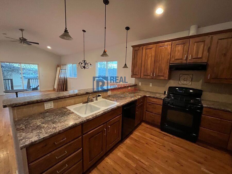 6340 Downing Street - Photo 3 of 20