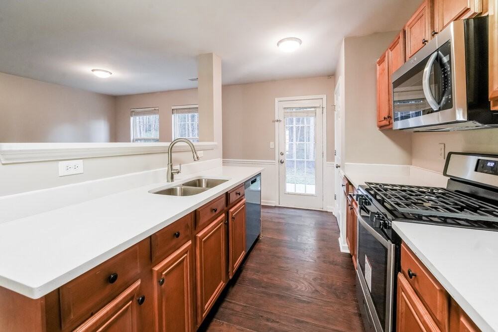 208 N Fortune Way - Photo 7 of 17