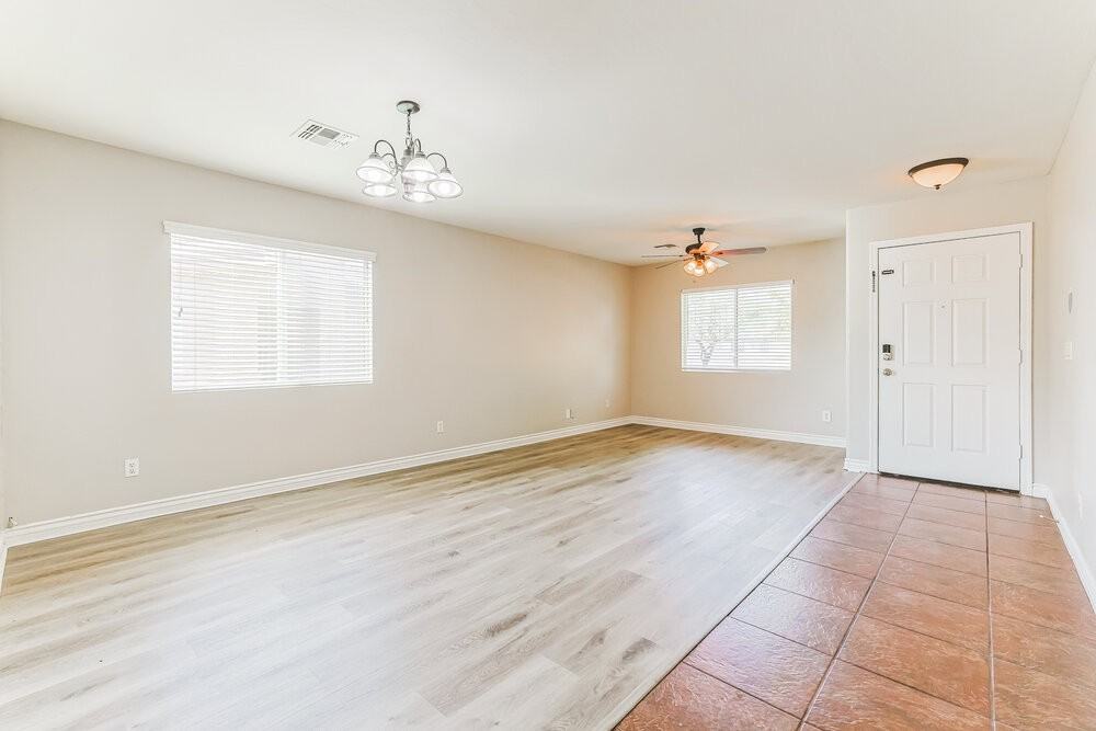 28043 N Silver Ln - Photo 4 of 17