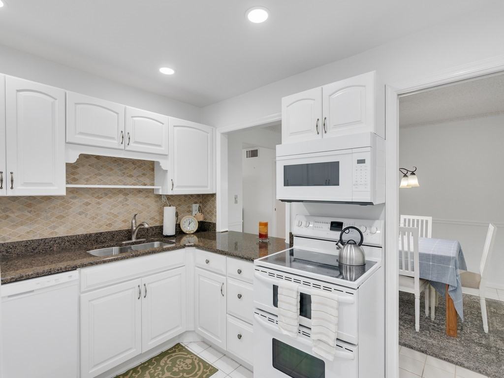 4601 Jimmy Buffett Mem Highway #4601-403 - Photo 4 of 36