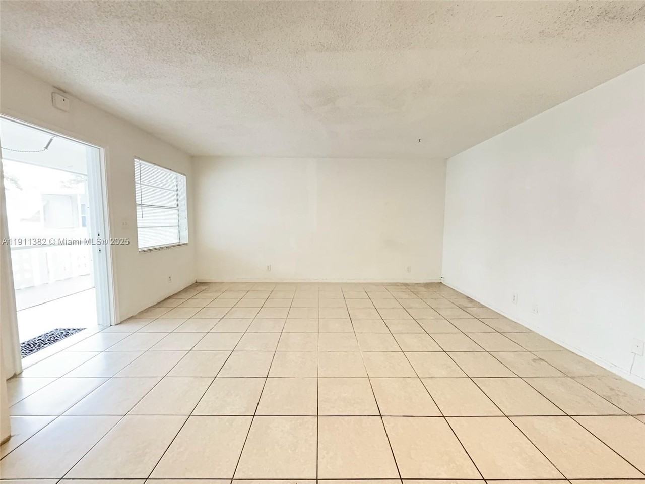 725 Northeast 4th Street #725-204 - Photo 3 of 8