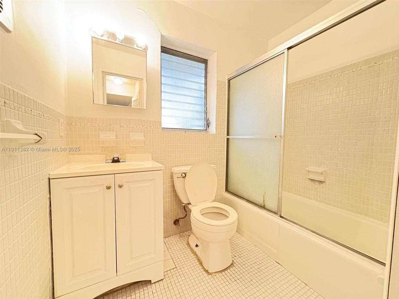 725 Northeast 4th Street #725-204 - Photo 5 of 8