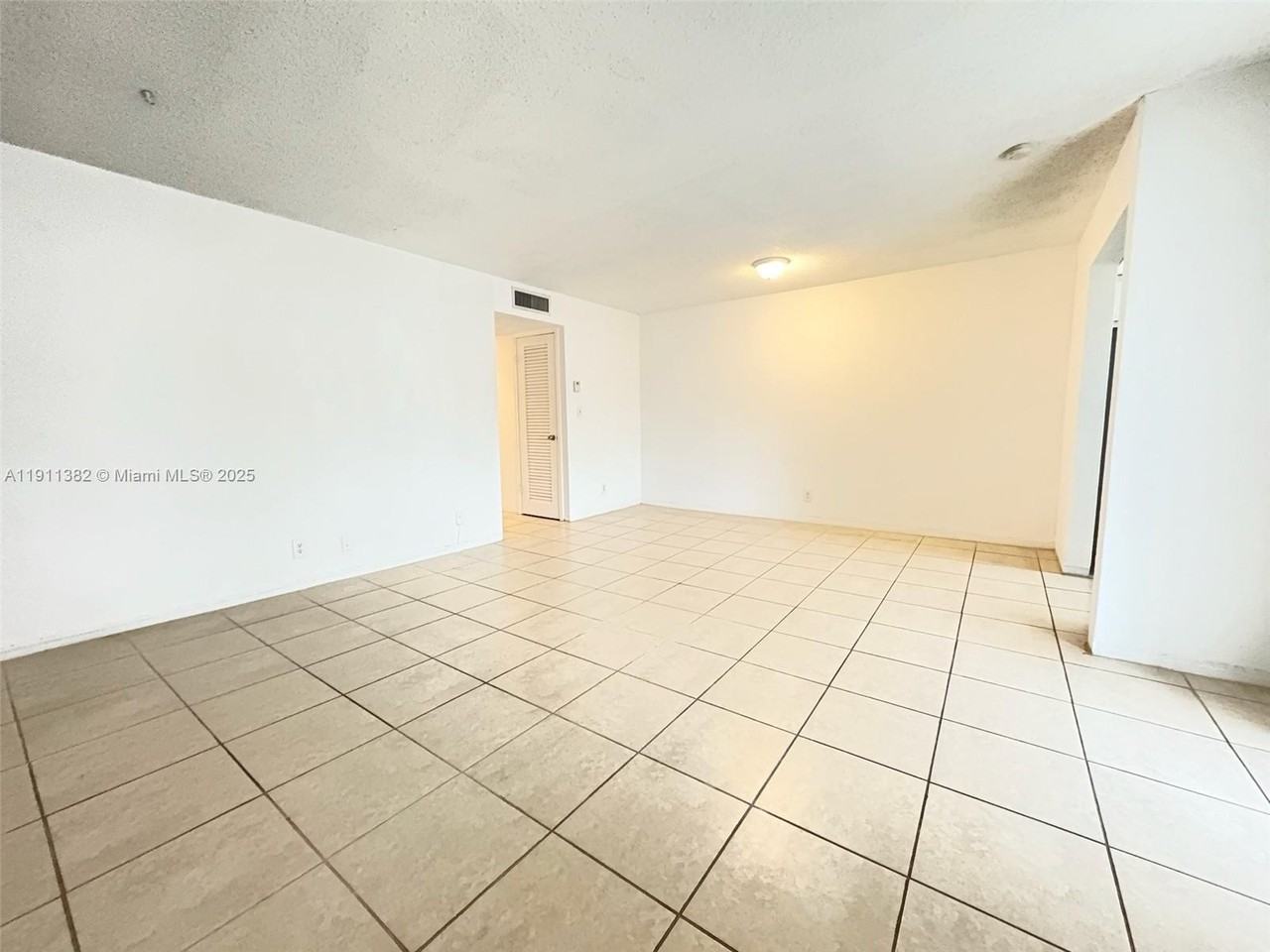 725 Northeast 4th Street #725-204 - Photo 7 of 8