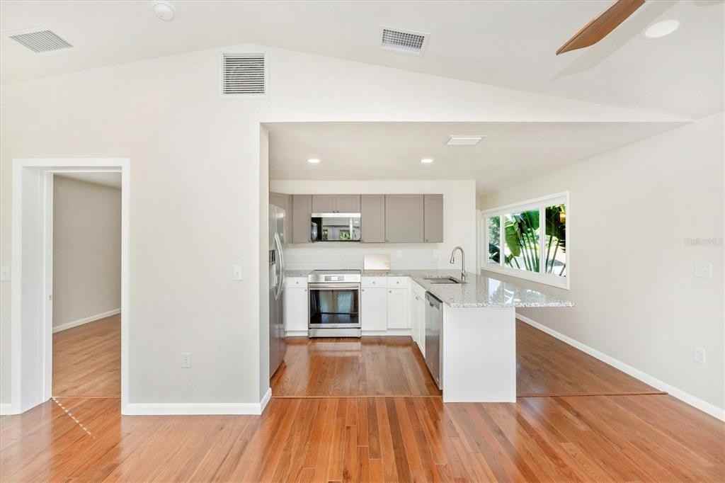 907 Riviera St #907 - Photo 4 of 50