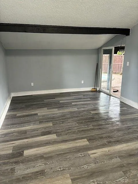 228 Elmwood Dr - Photo 5 of 19