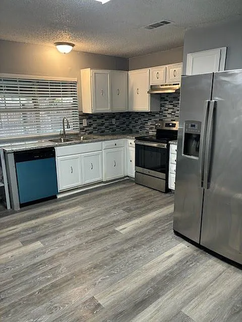 228 Elmwood Dr - Photo 6 of 19