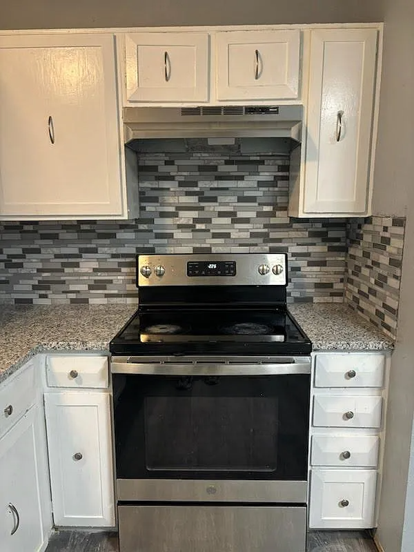 228 Elmwood Dr - Photo 7 of 19