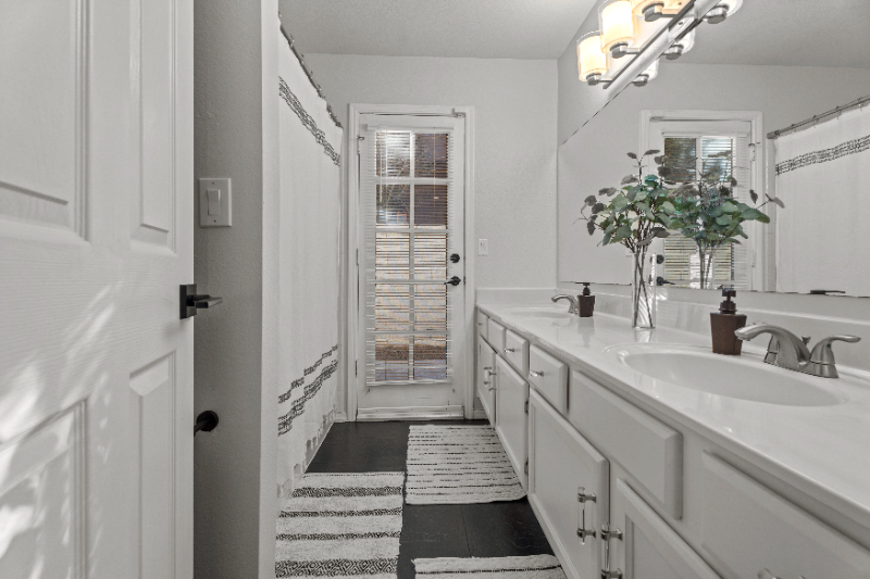 3001 E Redwood Ln - Photo 6 of 12