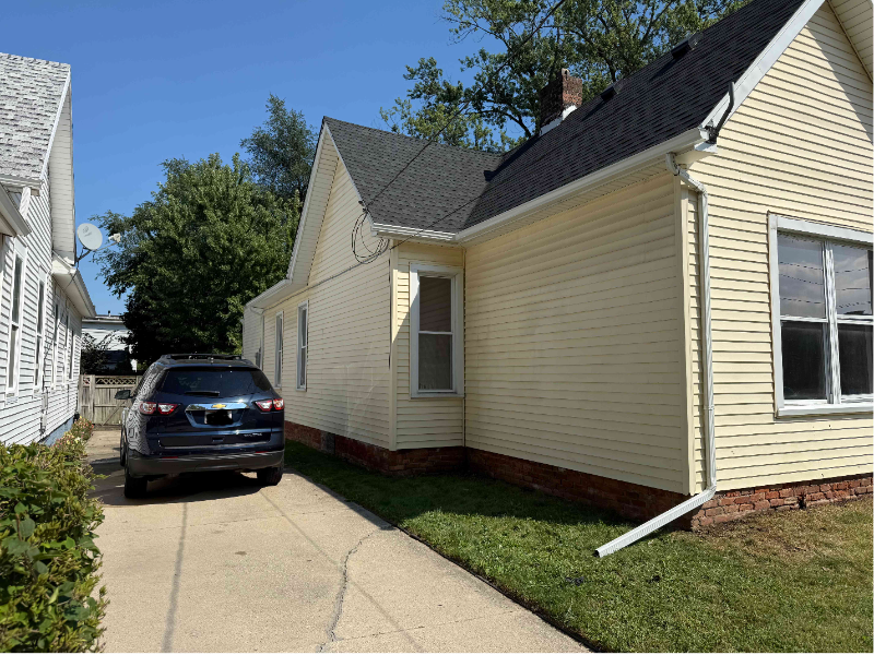 347 Parker Ave - Photo 3 of 11