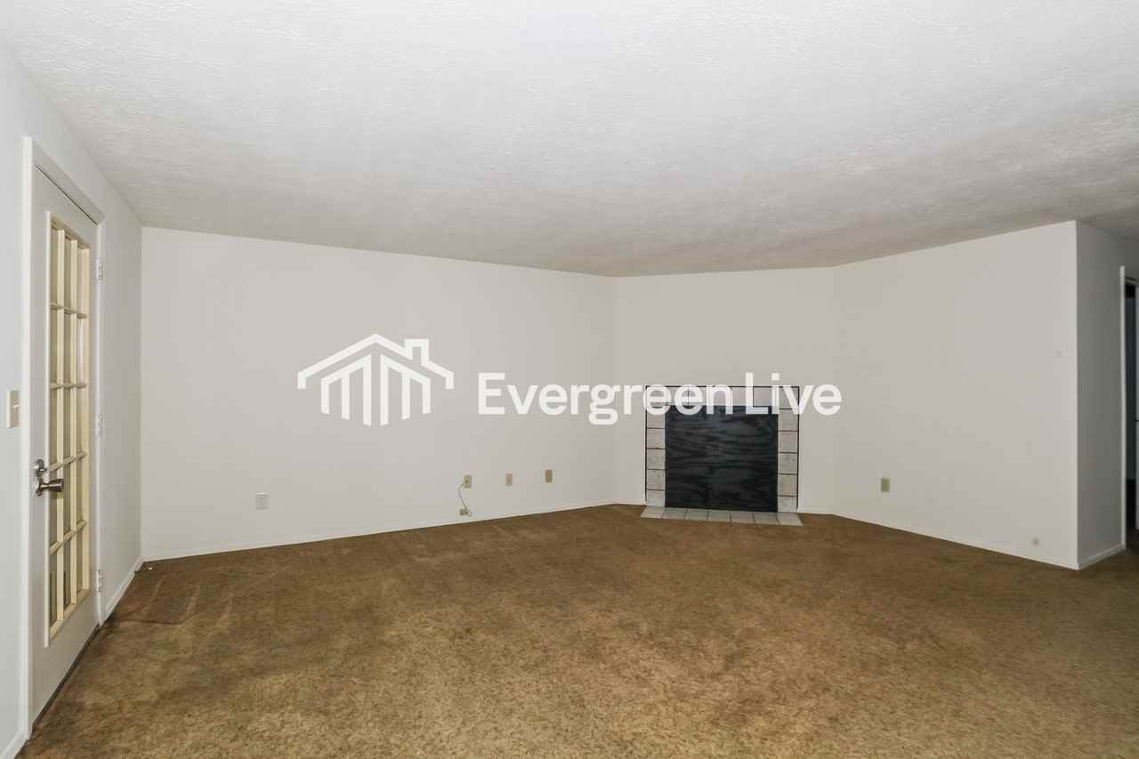 8654 Belle Chase Dr - Photo 4 of 16