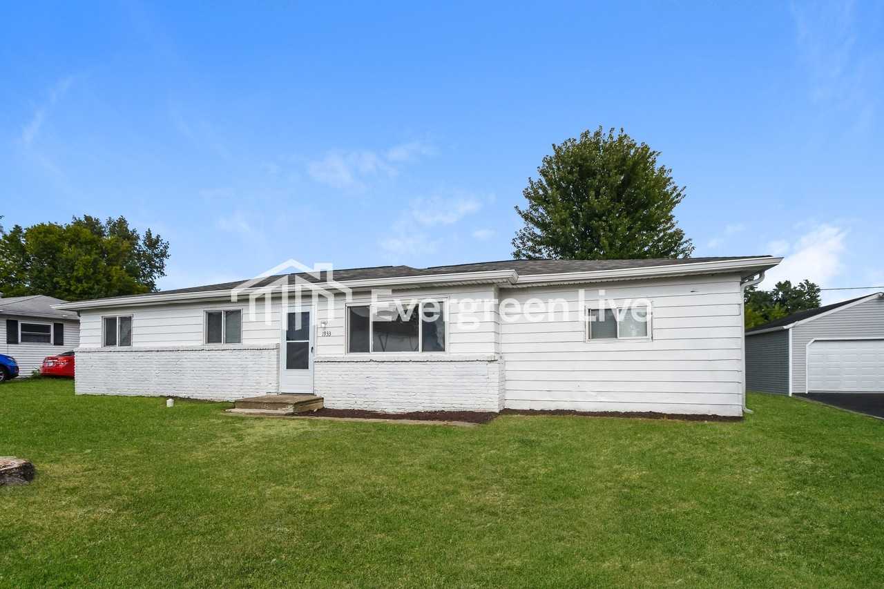 1933 Sloan Ave - Photo 2 of 15