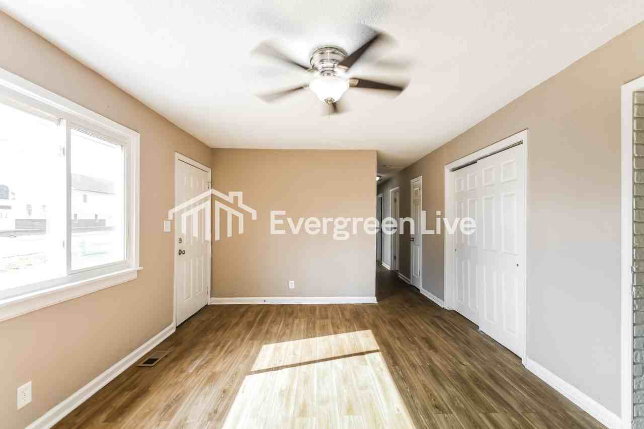 1933 Sloan Ave - Photo 3 of 15