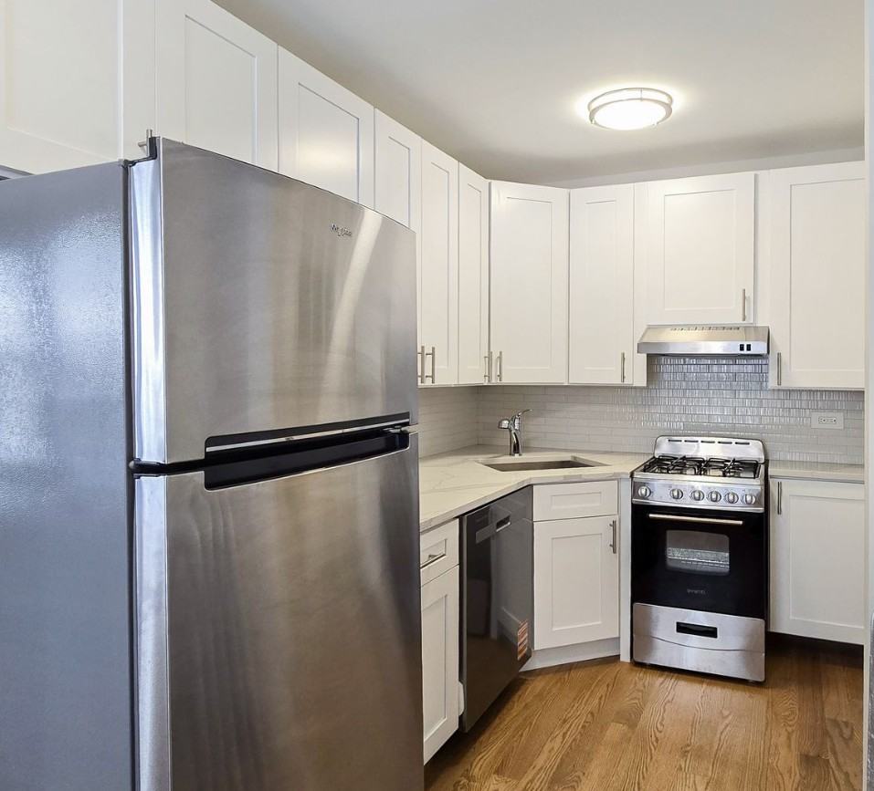 W Cornelia Ave & N Lake Shore Dr - Photo 2 of 8