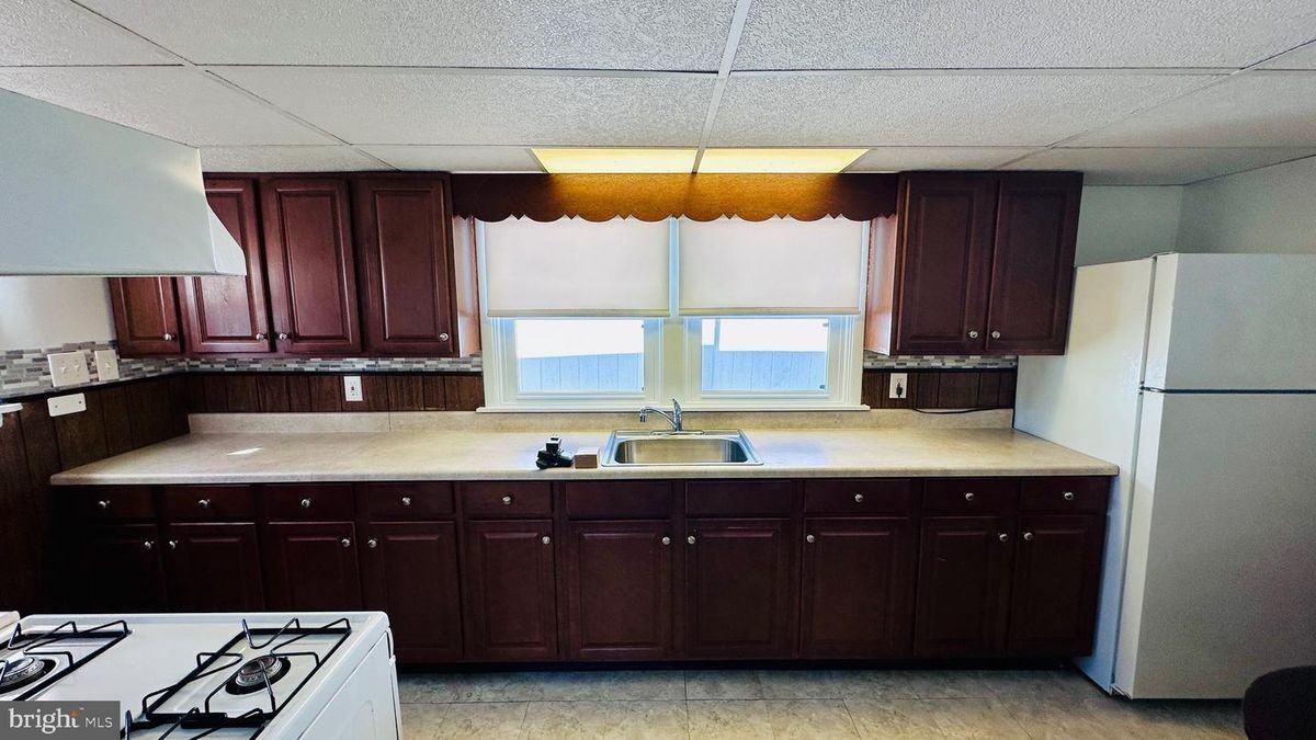 126 3rd St - Photo 5 of 13