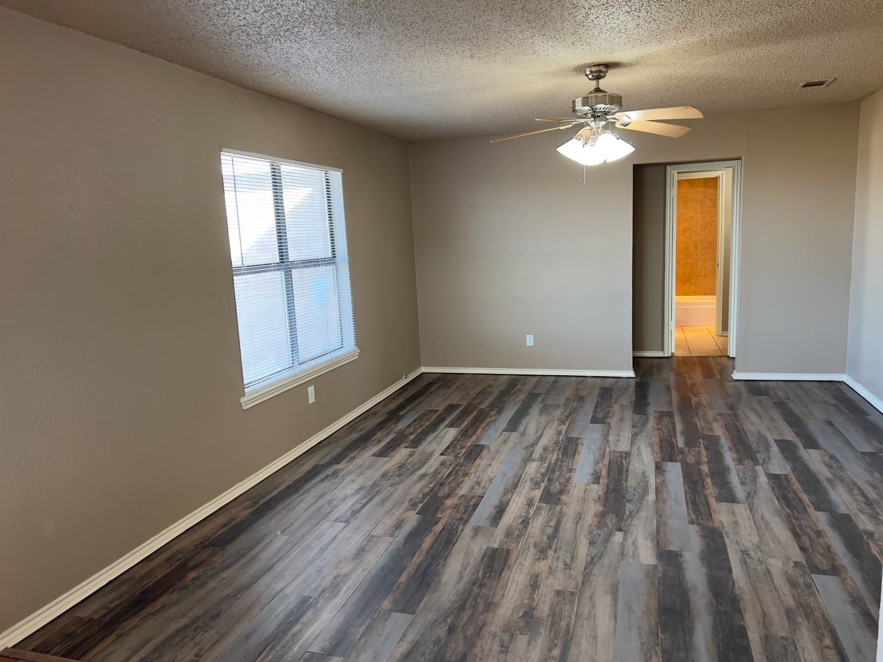 302 E 17th St - Photo 2 of 19