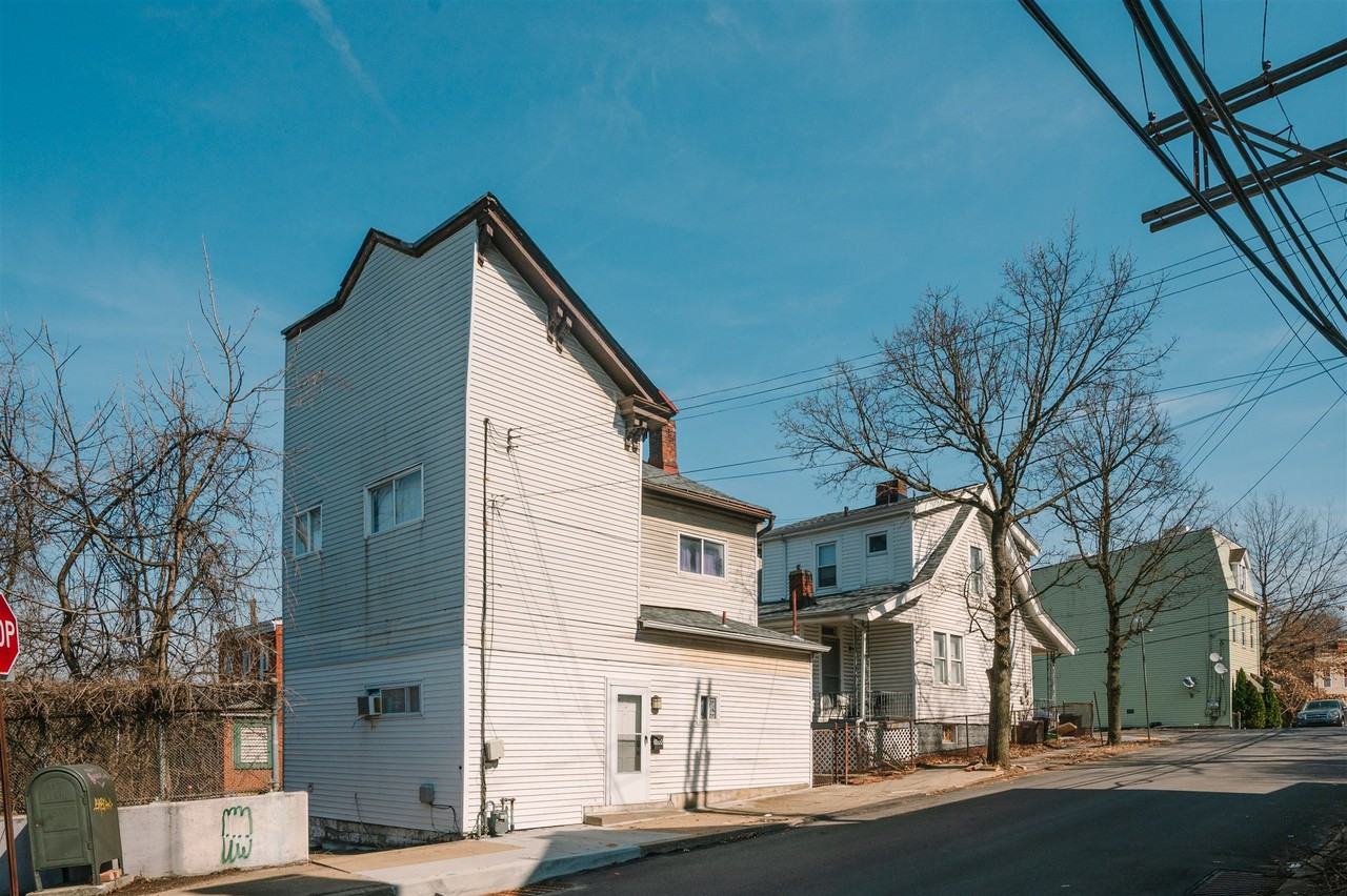 3000 California Ave - Photo 2 of 17