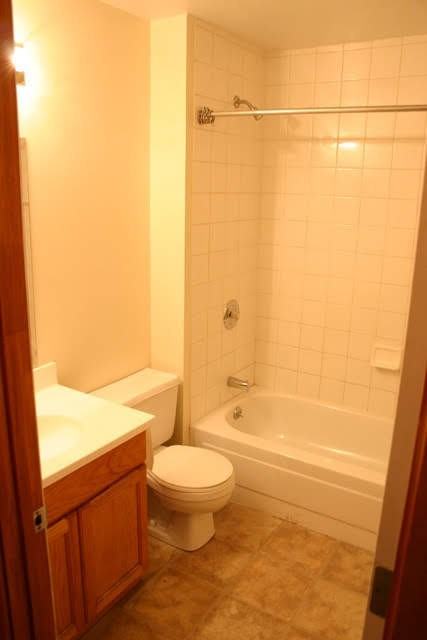 5784 Pershing Ave #1W - Photo 3 of 4