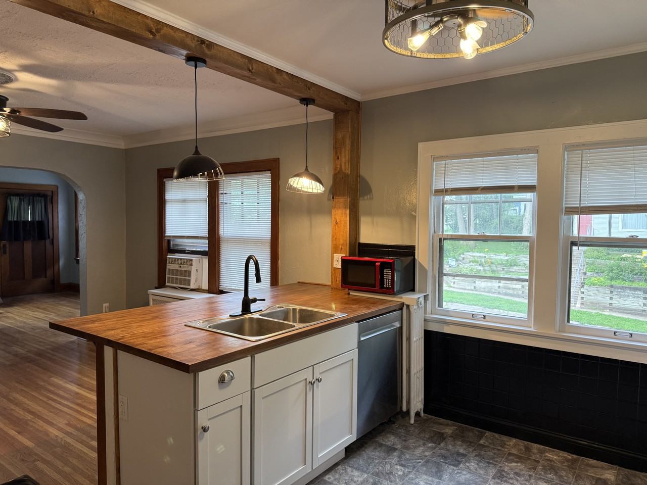 1817 Englewood Ave - Photo 6 of 33