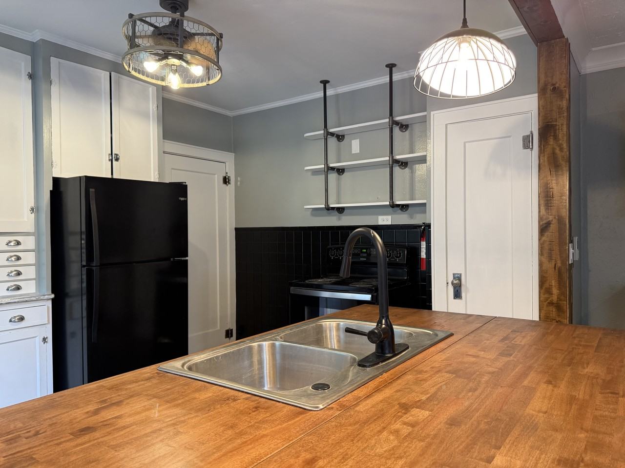 1817 Englewood Ave - Photo 7 of 33