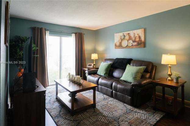 5218 Ne 6th Ave - Photo 2 of 9