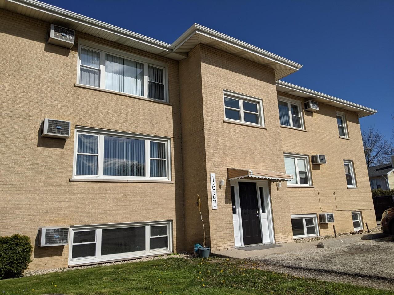 1627 Grove Dr #6 - Photo 2 of 5