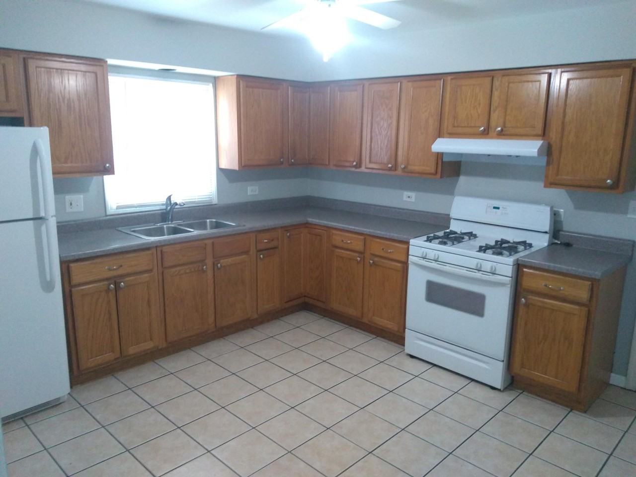 1627 Grove Dr #6 - Photo 3 of 5