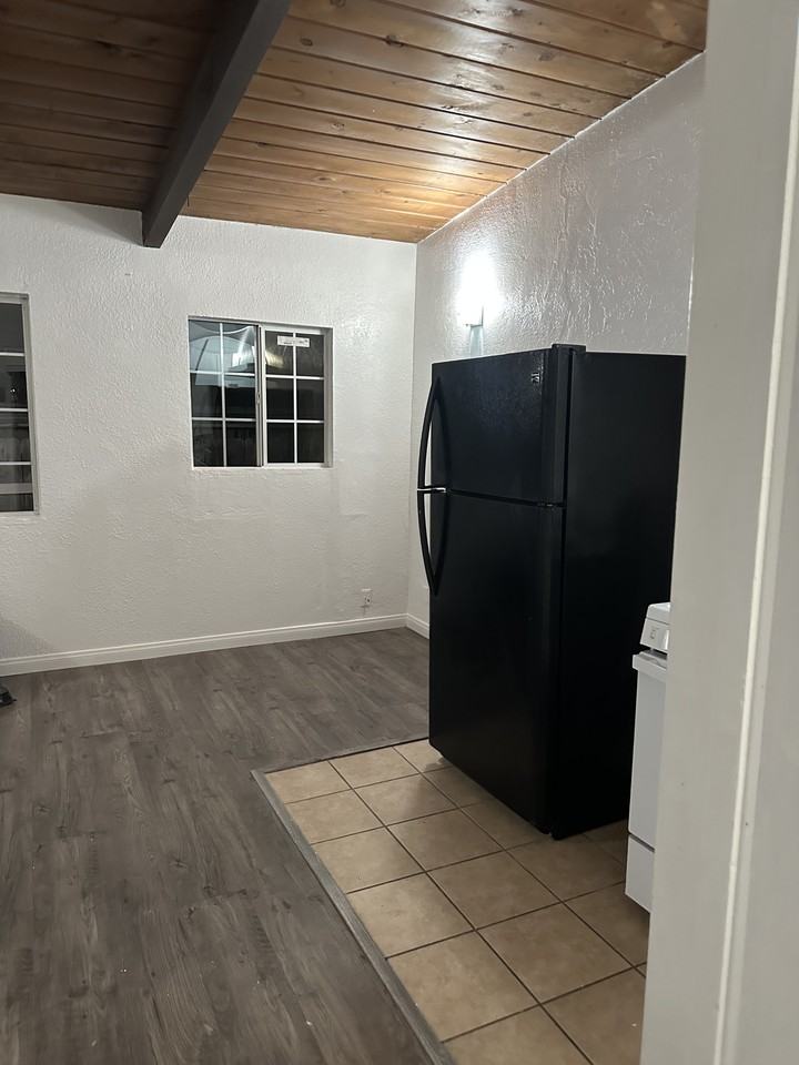 622 66th St - Photo 5 of 10