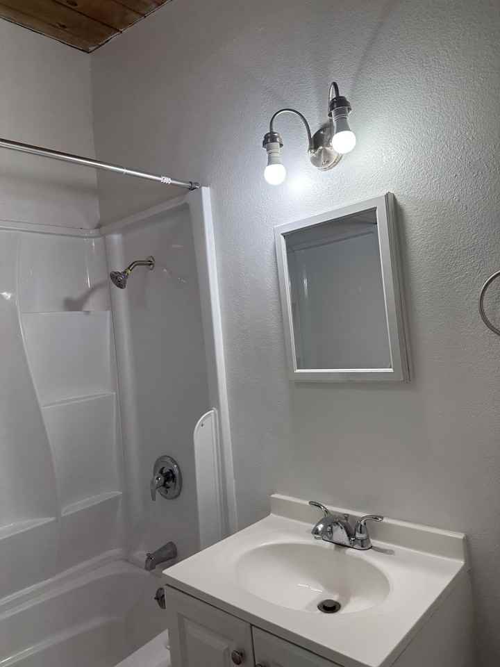 622 66th St - Photo 6 of 10