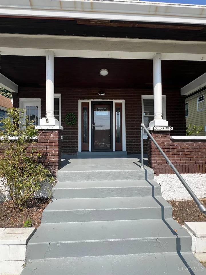 6515 Vine St - Photo 5 of 30