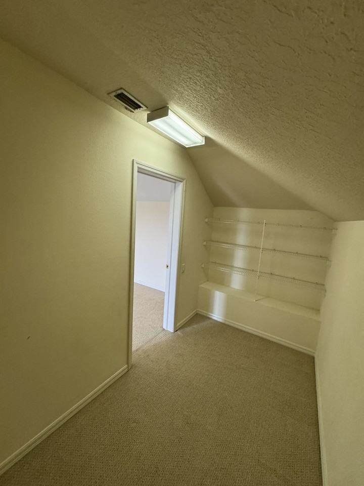 10084 Cherry Hills Avenue Cir - Photo 6 of 48