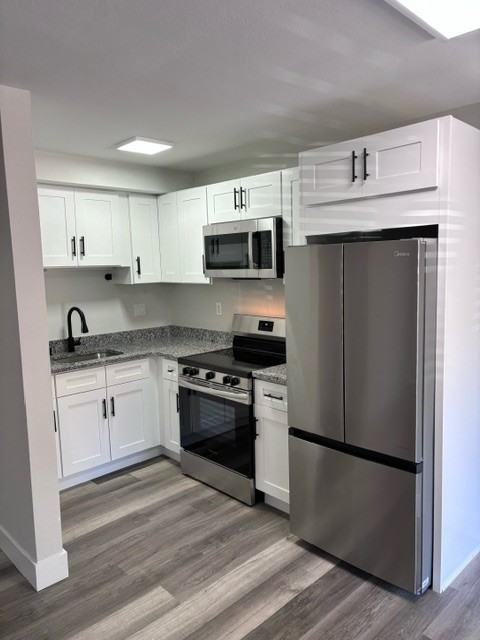 1051 Washington Ave #4 - Photo 2 of 9